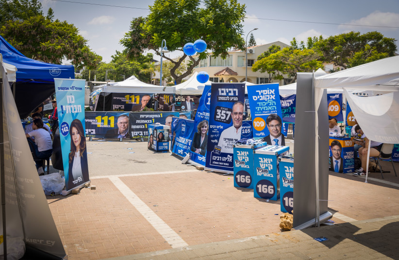  Likud party supporters arrive to cast their votes in the Likud primaries at a polling station in Ashdod on August 10, 2022. (photo credit: FLASH90)
