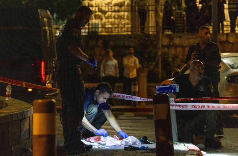  Israeli security forces at the scene of a shooting attack outside Jerusalem Old City, August 14,2022.  (photo credit: YONATAN SINDEL/FLASH90)