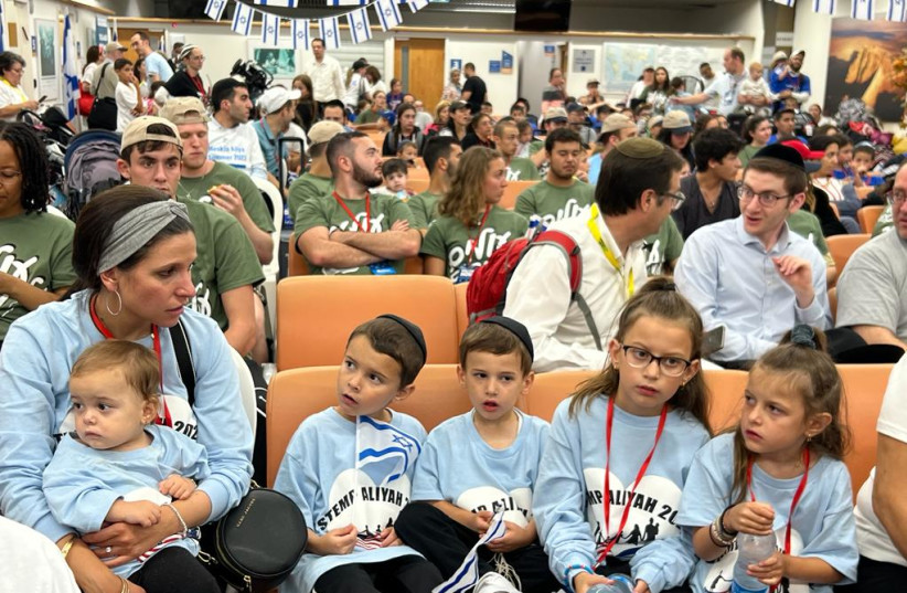  Zehava Stemp and her children after their aliyah flight with Nefesh B'Nefesh, August 17, 2022.  (credit: TOVAH LAZAROFF)