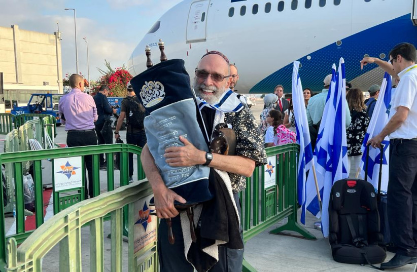  Alvin Reinstein, 71, made aliyah from Teaneck, New Jersey, with a Torah scroll that had been written in Poland prior to the Holocaust. (photo credit: TOVAH LAZAROFF)