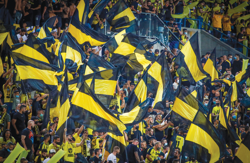  WAVING THE yellow and black at Teddy Stadium. (photo credit: FLASH90)