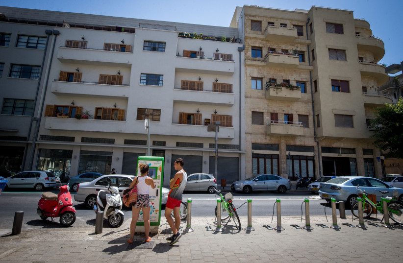  Bicycles for rent by newly renovated residential buildings in Tel Aviv, on August 19, 2015 (credit: NATI SHOHAT/FLASH90)