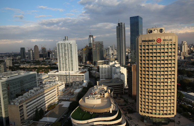  View of office and apartment highrise buildings in central Tel Aviv, on November 27, 2017 (photo credit: YOSSI ZAMIR/FLASH90)