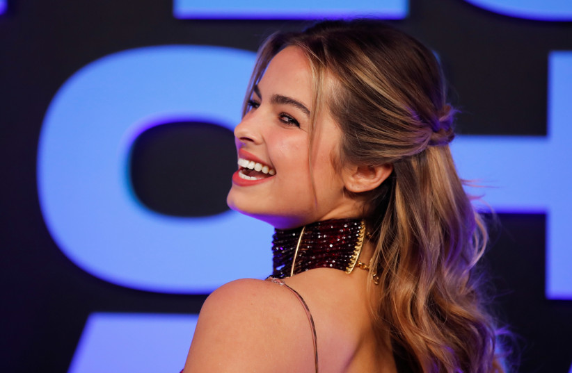  Addison Rae poses as she arrives for the 47th ceremony of the People's Choice Awards in Santa Monica, California, U.S., December 7, 2021. (photo credit: REUTERS/MIKE BLAKE)