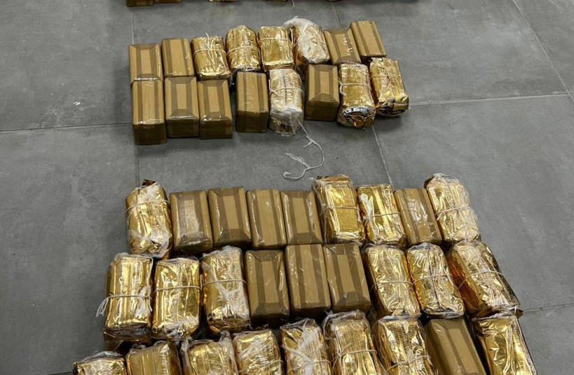  Seizure of drugs weighing about 100 kg and worth about NIS 4 million on the Egyptian border (photo credit: POLICE SPOKESPERSON'S UNIT)