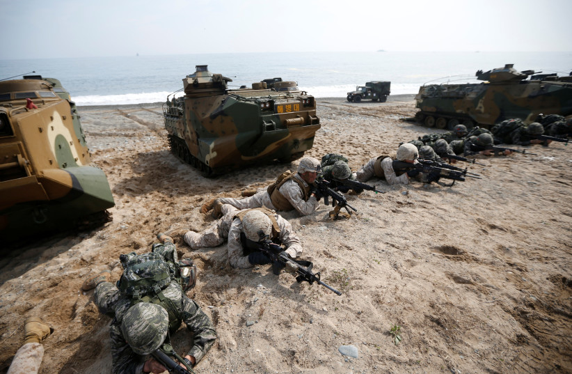 US and South Korean marines participate in a U.S.-South Korea joint landing operation drill in Pohang, March 31, 2014. (photo credit: REUTERS/KIM HONG-JI/FILE PHOTO)