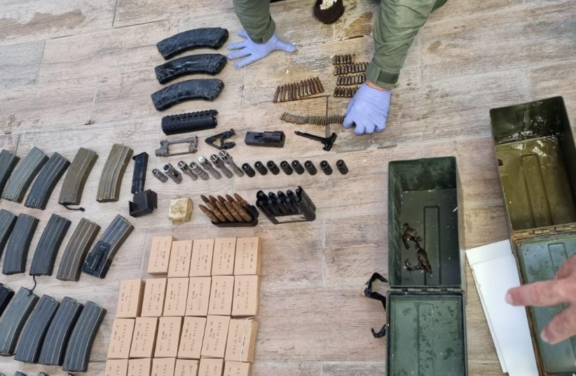  Illegal weapons taken from four suspects in the West Bank town of Katanna during a raid, August 23, 2022 (credit: POLICE SPOKESPERSON'S UNIT)