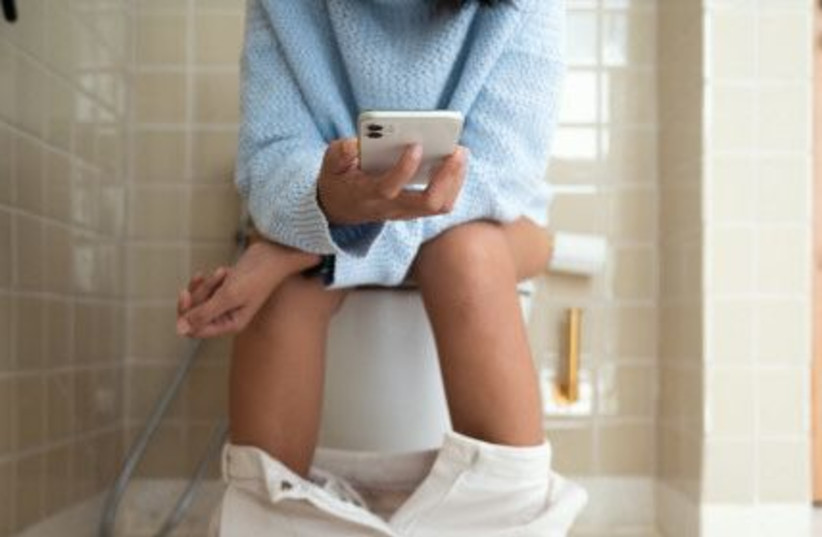 On your phone when in the bathroom? You are carrying intestinal bacteria everywhere (credit: INGIMAGE)