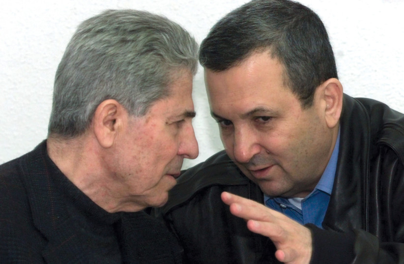  Former prime minister and defense minister Ehud Barak confers with Gen. Antoine Lahad, then-commander of the South Lebanon Army, on February 1, 2000. (credit: REUTERS)
