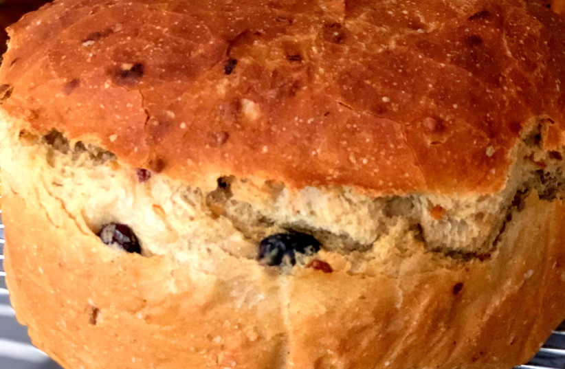  Quick olive bread (credit: PASCALE PEREZ-RUBIN and DROR KATZ)