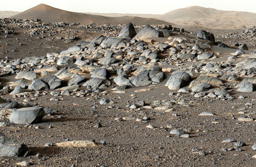  NASA’s Perseverance Mars rover looks out at an expanse of boulders on the floor of Jezero Crater in front of a location nicknamed “Santa Cruz” on Feb. 16, 2022, the 353rd Martian day, or sol, of the mission. (credit: NASA/JPL-Caltech/ASU/MSSS)