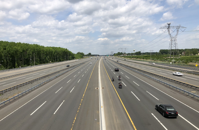 View of Interstate-95 from Hamilton, New Jersey (credit: FAMARTIN/CC BY-SA 4.0 (https://creativecommons.org/licenses/by-sa/4.0)/VIA WIKIMEDIA COMMONS)