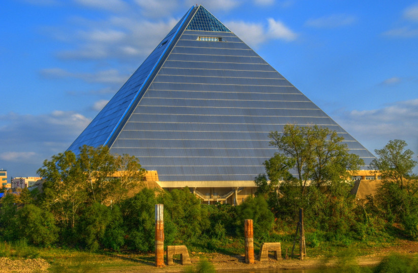 The Pyramid of Memphis, Tennessee (credit: Joel יוֹאֵל/Wikimedia Commons)