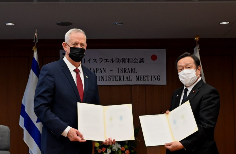  Defense Minister Benny Gantz with Japanese counterpart Yasukazu Hamada (credit: DEFENSE MINISTRY)