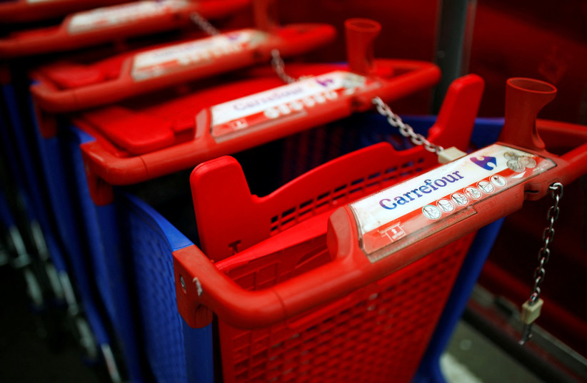  The Carrefour logo is seen on a shopping trolley at a Carrefour hypermarket store in Carquefou near Nantes, France January 13, 2021. (photo credit: REUTERS/STEPHANE MAHE)