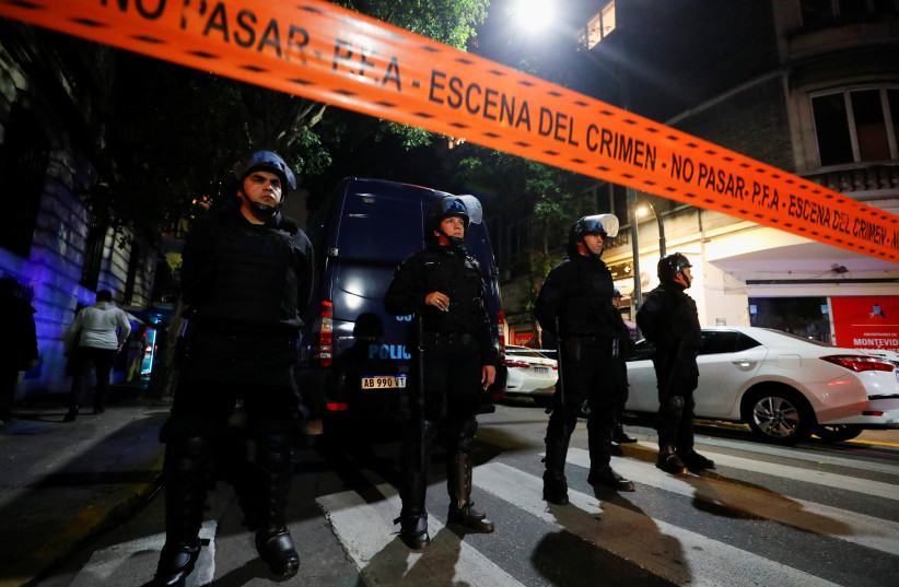  Police officers stand guard outside the house of Argentina's Vice-President Cristina Fernandez de Kirchner after she was attacked by an unidentified assailant with a gun late on Thursday, according to local television footage, in Buenos Aires, Argentina, September 1, 2022. (credit: REUTERS/AGUSTIN MARCARIAN)