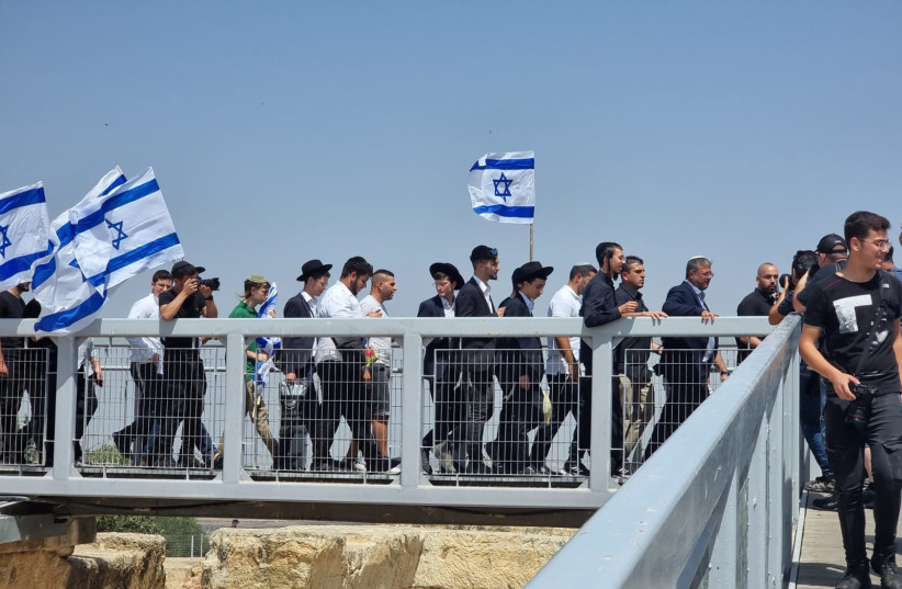  Otzma Yehudit head Itamar Ben-Gvir with right-wing protesters at Samuel's Tomb, September 2, 2022 (photo credit: OTZMA YEHUDIT)