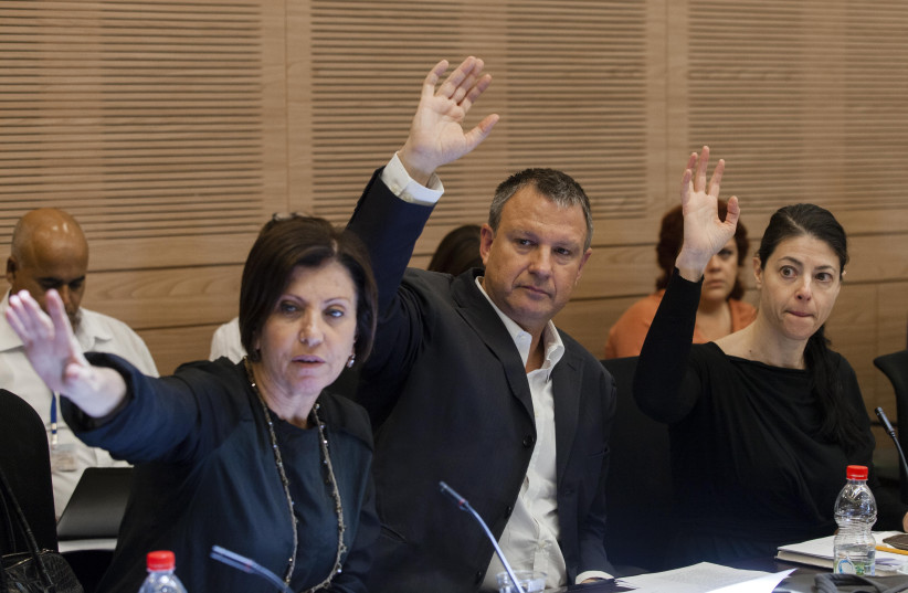  Members of the Knesset's Finance Committee vote for a  bill to promote competition and reduce concentration separation between major financial corporations and major financial institutions in the Israeli parliament on June 18, 2013 (credit: FLASH90)
