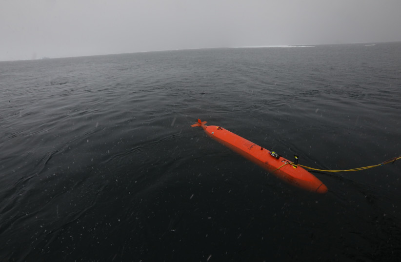 Rán, a Kongsberg HUGIN autonomous underwater vehicle, in the ocean in front of Thwaites Glacier, ready for a 20-hour mission mapping the seafloor. (credit: ALEXANDRA MAZUR/UNIVERSITY OF GOTHENBURG)