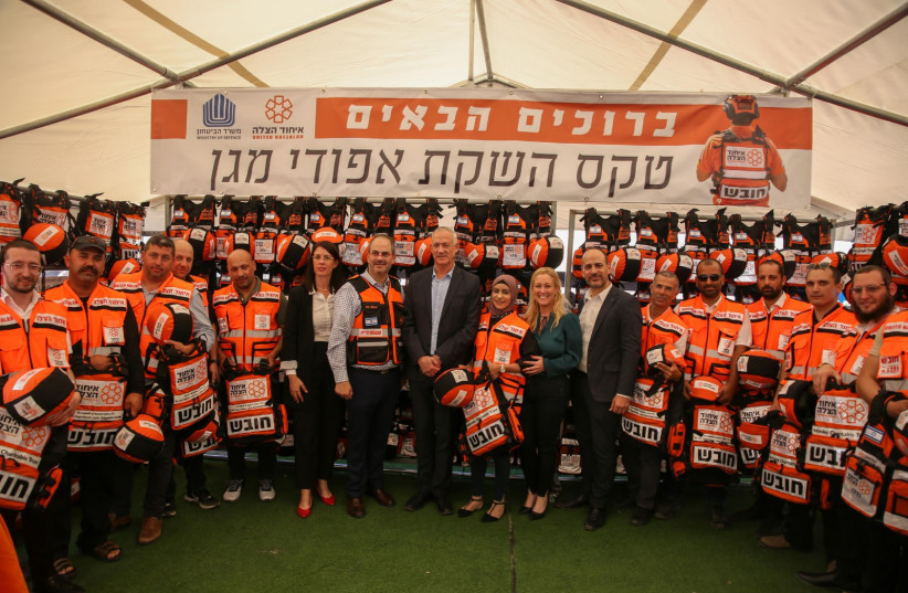  Bulletproof vests were donated to United Hatzalah in a ceremony attended by Defense Minister Benny Gantz. (credit: UNITED HATZALAH‏)