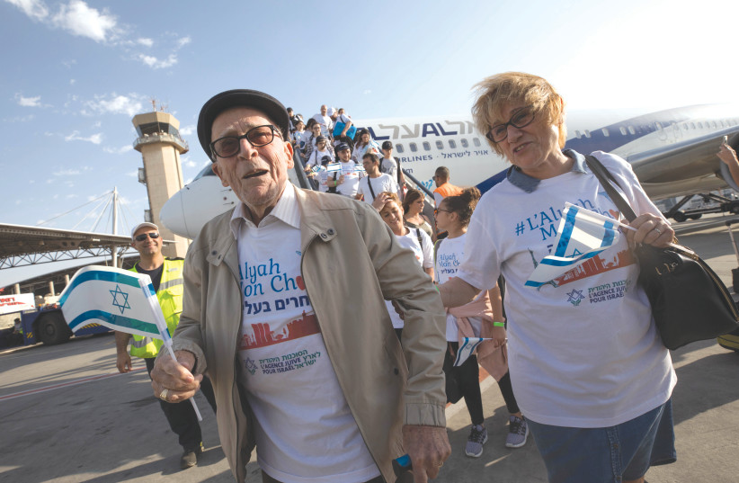  NEW FRENCH olim arrive at Ben-Gurion Airport in 2017. The writer asks: ‘How is it legitimate for a Jewish new immigrant who just arrived from Ukraine or France to be more Israeli than a Palestinian Arab citizen who has been living on this land for centuries?’ (photo credit: NATI SHOHAT/FLASH90)