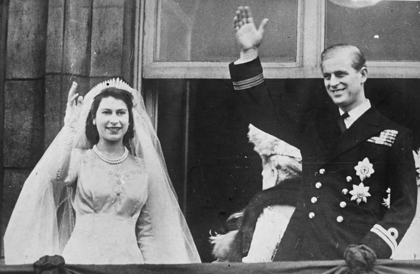  Queen Elizabeth II and Prince Phillip wave to crowds from the balcony of Buckingham Palace on their wedding day.