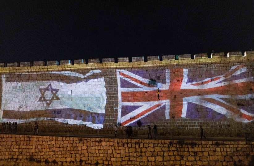  The British and Israeli flags are screened on the walls of Jerusalem's Old City following the death of the United Kingdom's Queen Elizabeth, September 8, 2022.  (photo credit: YONATAN SINDEL/FLASH90)
