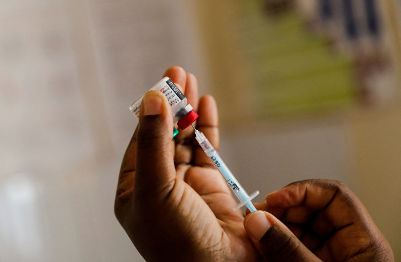  A nurse fills a syringe with malaria vaccine before administering it to an infant at the Lumumba Sub-County hospital in Kisumu, Kenya, July 1, 2022. (credit: BAZ RATNER/REUTERS)