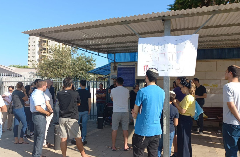 Parents protest against transgender boy in front of a religious public school in central Israel, September 9, 2022 (credit: Courtesy)