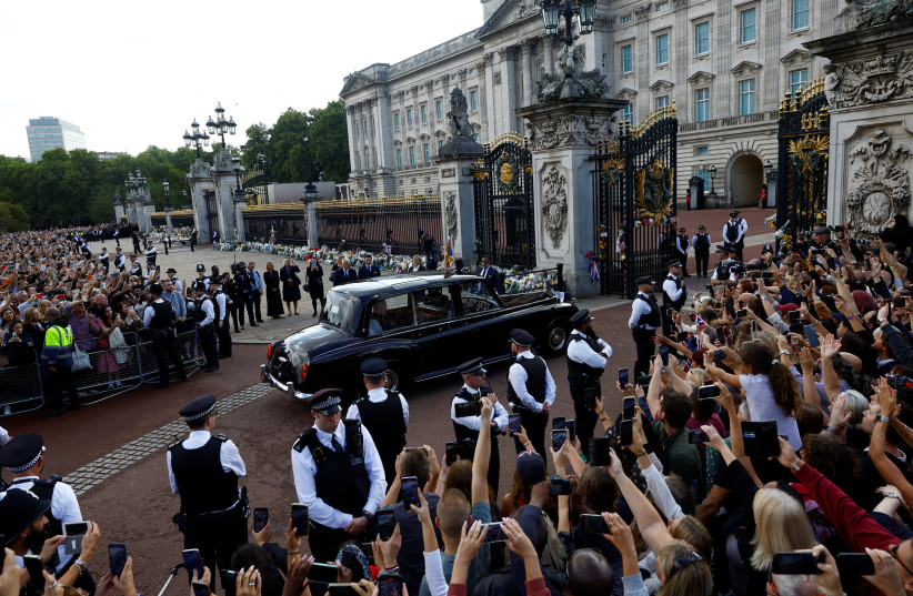  King Charles arrives at Buckingham Palace, following the passing of Queen Elizabeth, in London, Britain, September 9, 2022 (photo credit: ANDREW BOYERS/REUTERS)
