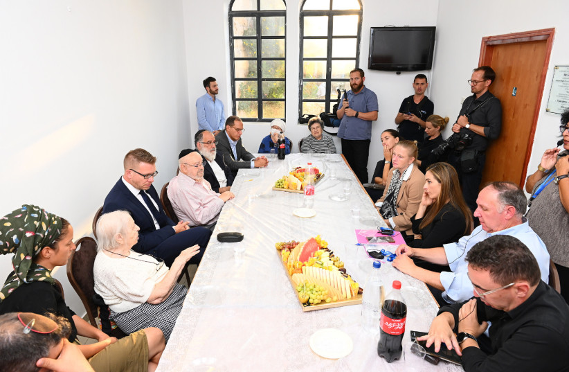 German State Secretary at the Federal Ministry of Finance Prof. Luise Holcher visits Colel Chabad in Jerusalem. (photo credit: COLEL CHABAD)