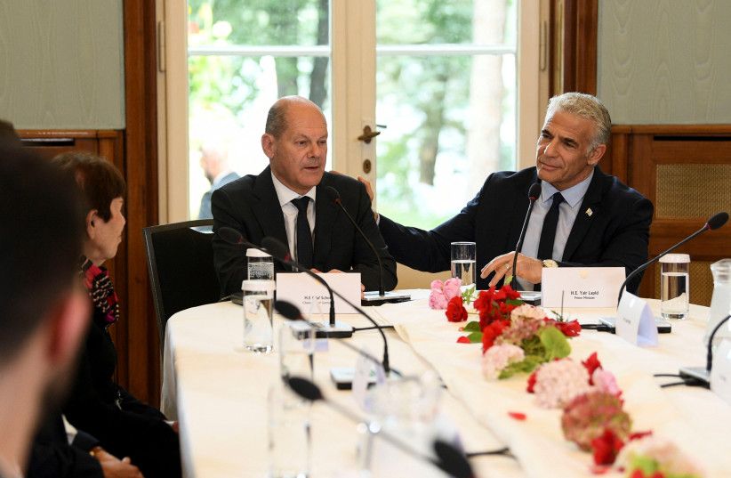 German Chancellor Olaf Scholz and Israeli Prime Minister Yair Lapid speak to the Holocaust survivors during the visit the house of the Wannsee Conference memorial in Berlin, Germany, September 12, 2022. (credit: REUTERS/ANNEGRET HILSE/POOL)