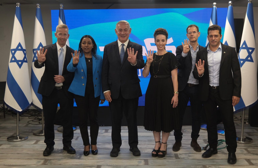  Benjamin Netanyahu and other Likud members make a number four gesture (credit: LIKUD SPOKESPERSON)