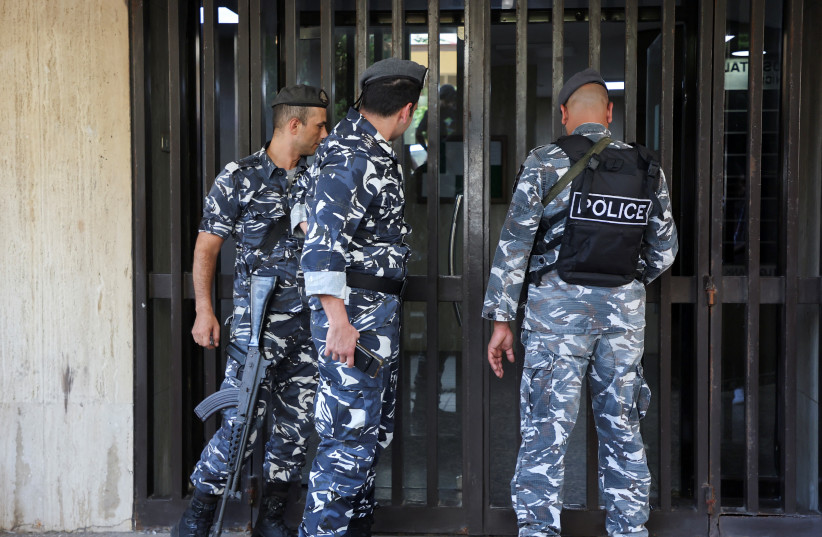  Members of police stand guard outside an LGB Bank branch which was held up by a depositor seeking access to his own savings, according to a bank employee, in Ramlet al-Bayda area in Beirut, Lebanon September 16, 2022. (photo credit: REUTERS/MOHAMED AZAKIR)