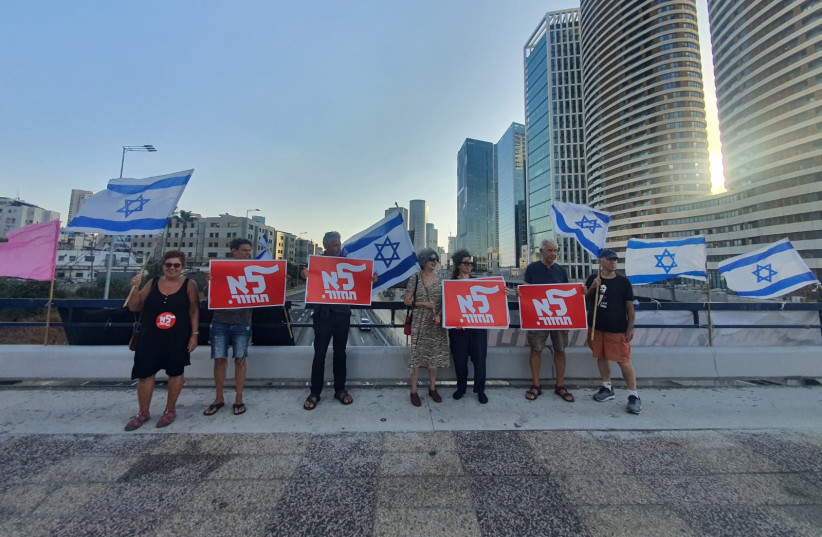 Anti-Netanyahu protestors hold demonstrations (photo credit: BRIDGE PROTESTORS)