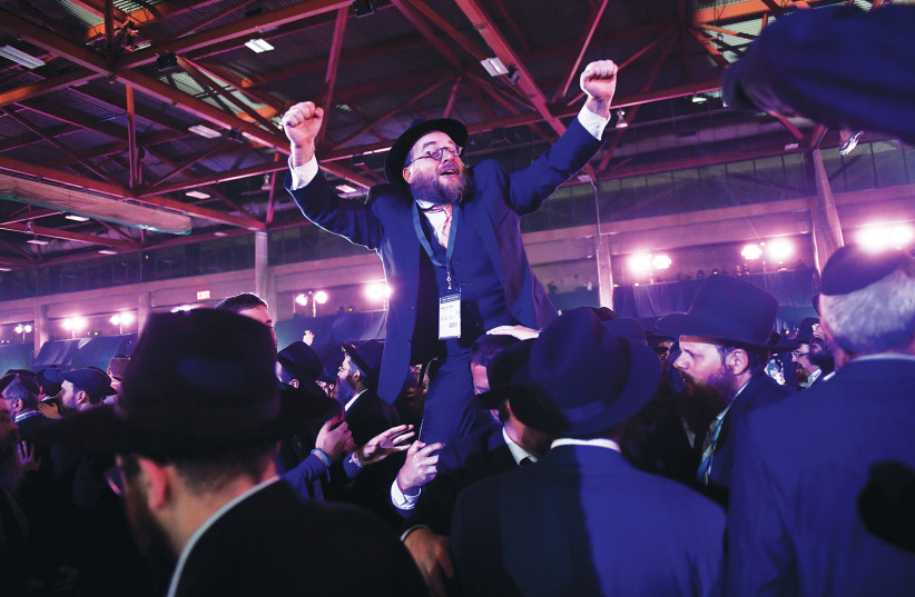  RABBIS DANCE at a banquet of the Chabad-Lubavitch International Conference of Shluchim (emissaries), in Suffern, NY, in 2018. ‘These hassidim do teach their children proper English because they are missionaries.’ (photo credit: MARK KAUZLARICH/REUTERS)