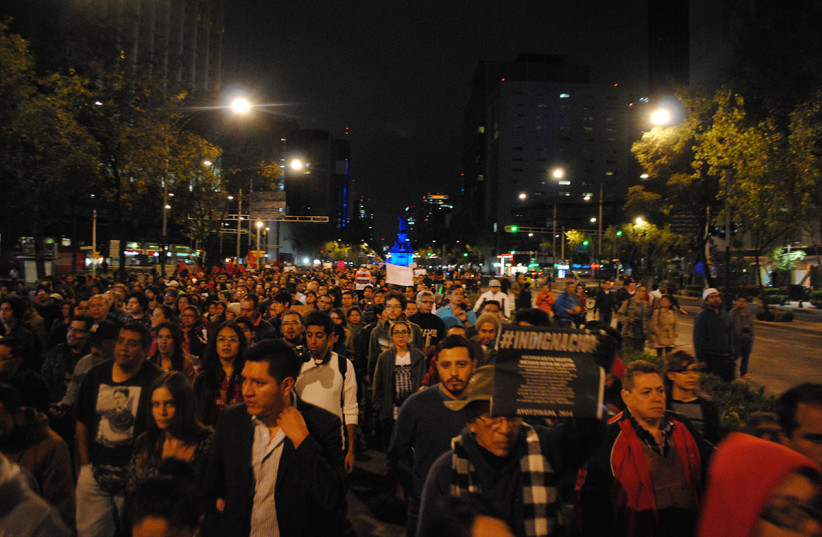 Protesters outside the Attorney General's office in Mexico City demanding the safe return of the students, November 2014 (photo credit: PROTOPLASMAKID/CC BY-SA 4.0 (https://creativecommons.org/licenses/by-sa/4.0)/VIA WIKIMEDIA COMMONS)