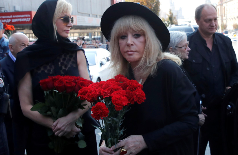  Russian singer Alla Pugacheva arrives to pay her last respects to Iosif Kobzon, a veteran Russian singer and pro-Kremlin politician, in Moscow, Russia, September 2, 2018. (photo credit: MAXIM SHEMETOV/REUTERS)