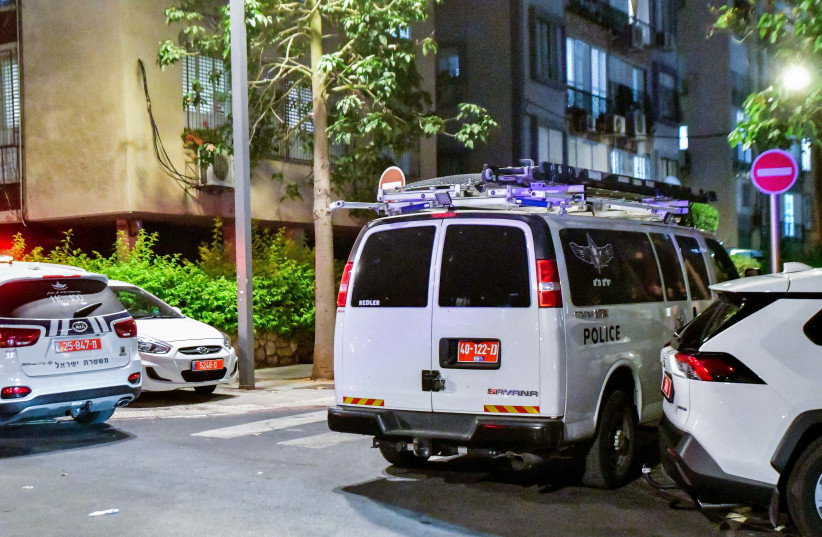  Police near the scene of a suspected murder of an 84-year-old woman in Holon, September 20, 2022.  (photo credit: AVSHALOM SASSONI/FLASH90)