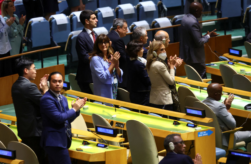  Delegations stand for an ovation following Ukraine’s President Volodymyr Zelensky recorded address to the 77th Session of the United Nations General Assembly at UN Headquarters in New York City, US, September 21, 2022 (credit: REUTERS/MIKE SEGAR)