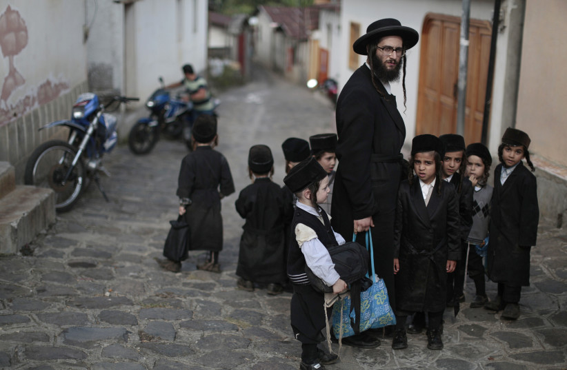  Members of a Jewish community stand on a street in the village of San Juan La Laguna August 24, 2014 (credit: JORGE DAN LOPEZ/REUTERS)