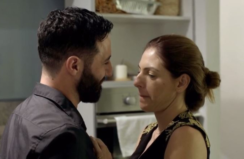 Israeli therapist, reality show star analyzes modern relationships - Vimarsana News