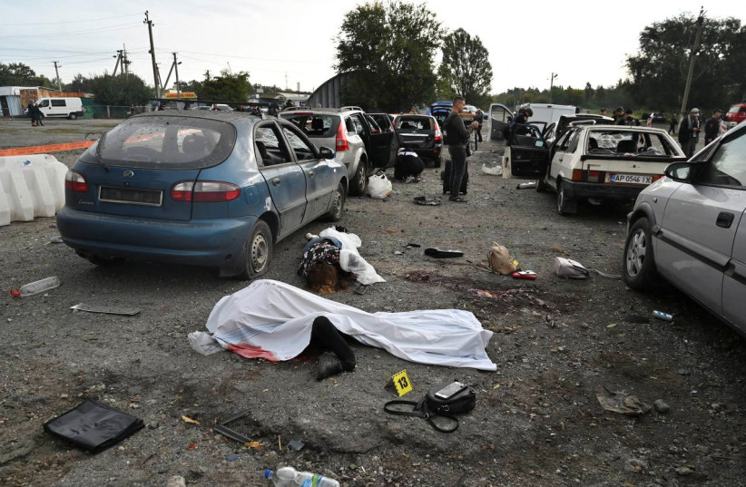  The bodies of people killed by a Russian missile strike, that hit a convoy of civilian vehicles amid Russia’s attack on Ukraine, are seen next to cars in Zaporizhzhia, Ukraine September 30, 2022. (credit: STRINGER/ REUTERS)