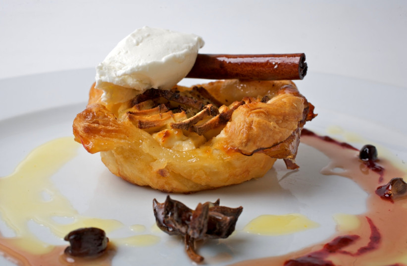  APPLE TARTLETS with almond cream, honey and allspice. (credit: PASCALE PEREZ-RUBIN)