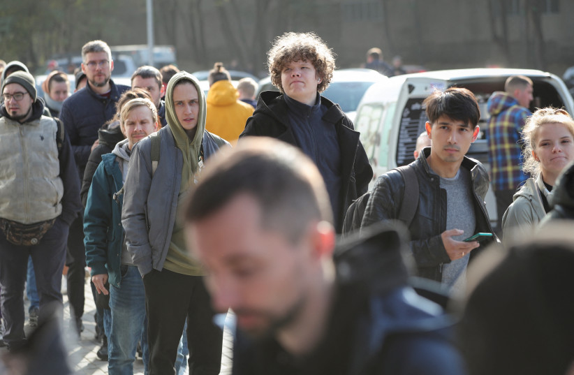 kazakhs-concerned-by-influx-of-russians-fleeing-ukraine-war-call-up