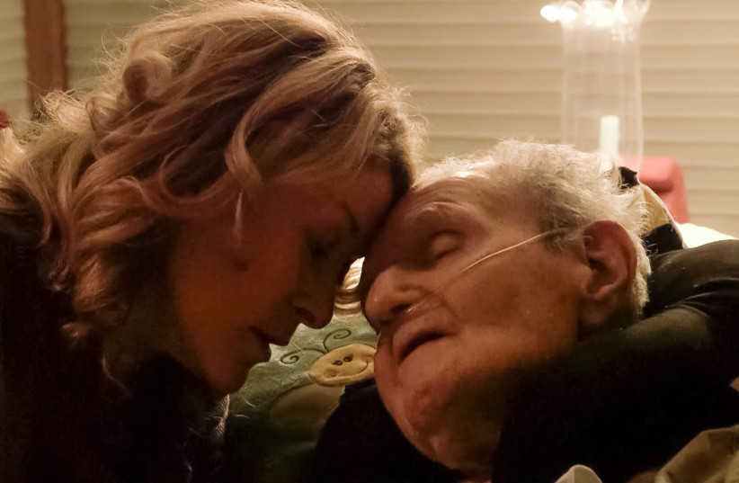 In 'Last Flight Home,' a Jewish family helps their father end his life - Vimarsana News