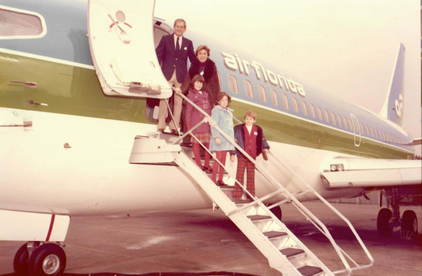  Eli Timoner, Lisa Timoner, Rachel Timoner, Ondi Timoner and David Timoner in an archival image taken at Boeing HQ in Seattle, Oct. 30, 1979, featured in Ondi's film ''Last Flight Home.'' (credit: MTV DOCUMENTARY FILMS)