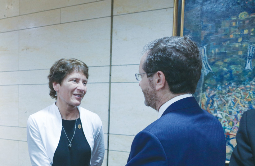  NOBEL PRIZE laureate in Chemistry Carolyn Bertrozzi with President Isaac Herzog when she came to Israel to receive the Wolf Prize. (photo credit: KOBI GIDEON/GPO)