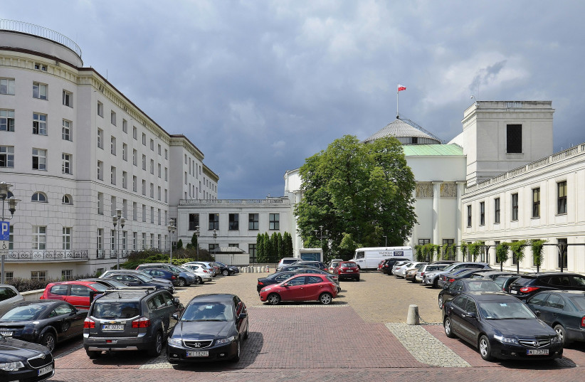 Sejm and Senate Complex of Poland (credit: ADRIAN GRYCUK/CC BY-SA 3.0 PL (https://creativecommons.org/licenses/by-sa/3.0/pl/deed.en)/WIKIMEDIA)