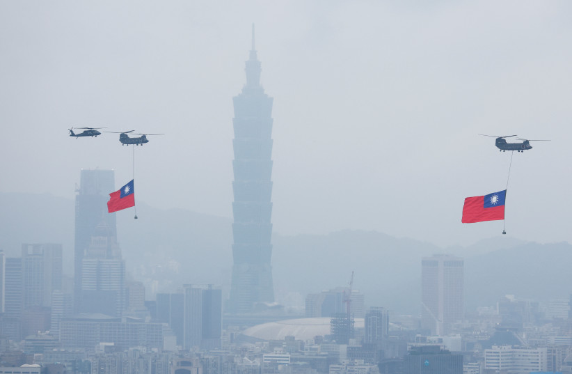  Chinook helicopters carrying Taiwan flags fly near the Taipei 101 skyscraper during the country's National Day celebration in Taipei, Taiwan (photo credit: REUTERS)